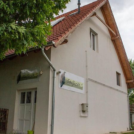 Sasfeszek - Falusi Szallashely Hortobágy Exterior foto